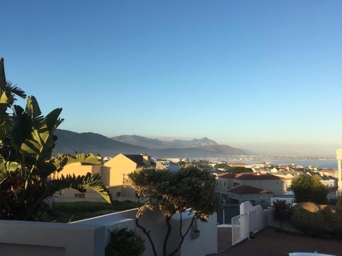 Vermont Hermanus - Views, Sunny, Right On The Sea ภายนอก รูปภาพ